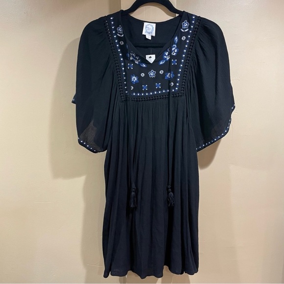 Francesca’s Azalea Embroidered Shift Dress - Picture 3 of 8